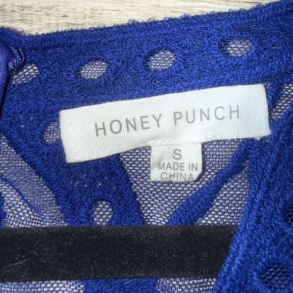 Honey Punch Blue Lace Chemise with Flutter Sleeves - Picture 2 of 3